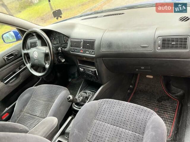 Синий Фольксваген Гольф, объемом двигателя 1.9 л и пробегом 275 тыс. км за 4699 $, фото 2 на Automoto.ua