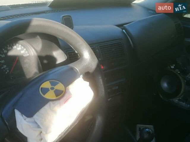 Синий Фольксваген Гольф, объемом двигателя 1.39 л и пробегом 333 тыс. км за 2700 $, фото 25 на Automoto.ua