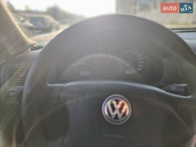 Синий Фольксваген Гольф, объемом двигателя 1.6 л и пробегом 285 тыс. км за 3400 $, фото 2 на Automoto.ua