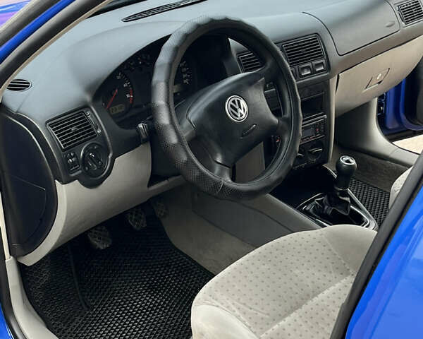 Синий Фольксваген Гольф, объемом двигателя 1.6 л и пробегом 308 тыс. км за 3450 $, фото 10 на Automoto.ua