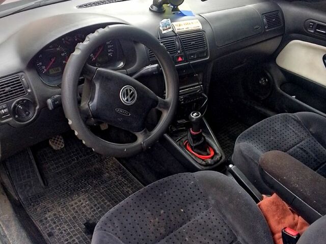 Синій Фольксваген Гольф, об'ємом двигуна 1.6 л та пробігом 330 тис. км за 3800 $, фото 4 на Automoto.ua