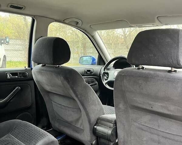 Синий Фольксваген Гольф, объемом двигателя 1.9 л и пробегом 275 тыс. км за 4699 $, фото 13 на Automoto.ua