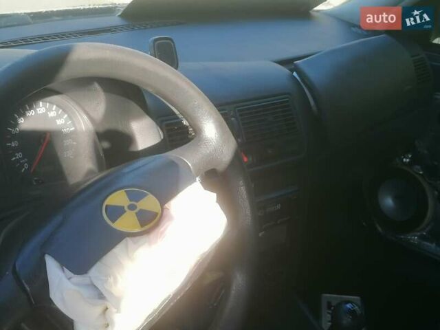 Синий Фольксваген Гольф, объемом двигателя 1.39 л и пробегом 333 тыс. км за 2700 $, фото 26 на Automoto.ua