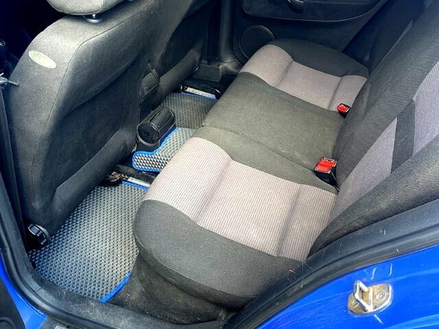 Синій Фольксваген Гольф, об'ємом двигуна 1.8 л та пробігом 300 тис. км за 4000 $, фото 5 на Automoto.ua