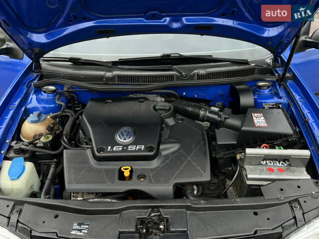 Синий Фольксваген Гольф, объемом двигателя 1.6 л и пробегом 308 тыс. км за 3450 $, фото 4 на Automoto.ua