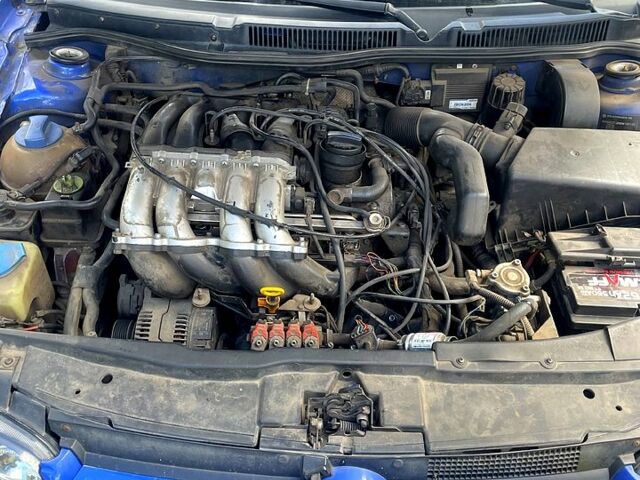 Синій Фольксваген Гольф, об'ємом двигуна 1.8 л та пробігом 300 тис. км за 4000 $, фото 6 на Automoto.ua