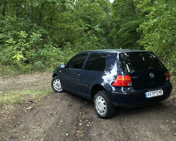 Синий Фольксваген Гольф, объемом двигателя 1.6 л и пробегом 220 тыс. км за 4350 $, фото 2 на Automoto.ua