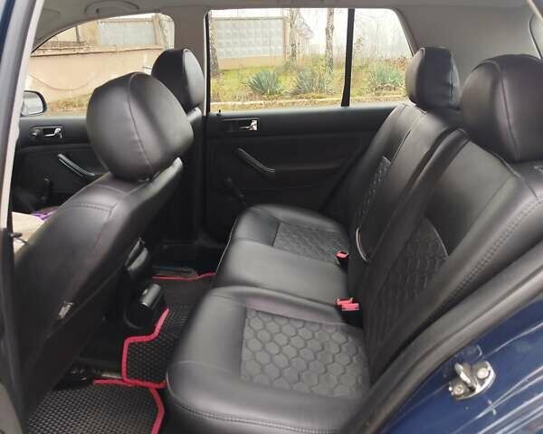 Синий Фольксваген Гольф, объемом двигателя 1.39 л и пробегом 152 тыс. км за 3500 $, фото 1 на Automoto.ua