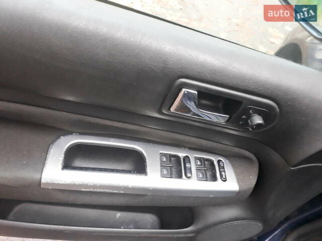 Синий Фольксваген Гольф, объемом двигателя 1.59 л и пробегом 205 тыс. км за 4500 $, фото 7 на Automoto.ua