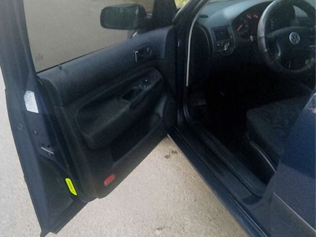 Синий Фольксваген Гольф, объемом двигателя 1.4 л и пробегом 300 тыс. км за 3999 $, фото 4 на Automoto.ua