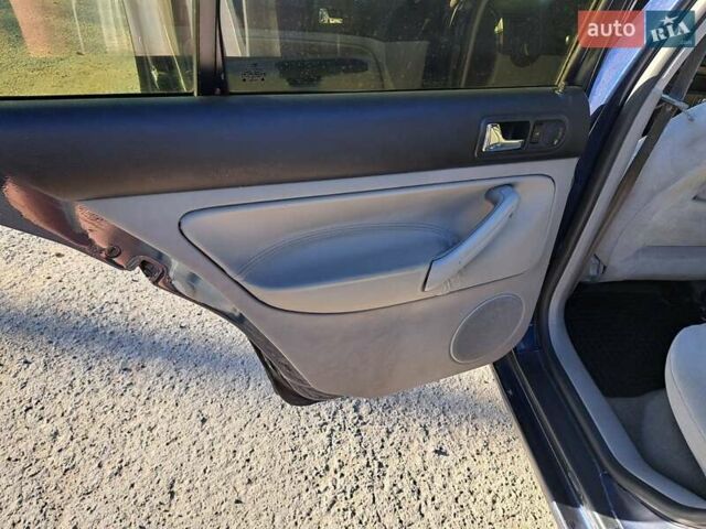 Синий Фольксваген Гольф, объемом двигателя 1.6 л и пробегом 500 тыс. км за 4000 $, фото 15 на Automoto.ua
