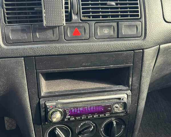 Синій Фольксваген Гольф, об'ємом двигуна 1.39 л та пробігом 326 тис. км за 3700 $, фото 13 на Automoto.ua