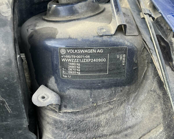 Синій Фольксваген Гольф, об'ємом двигуна 1.39 л та пробігом 326 тис. км за 3700 $, фото 15 на Automoto.ua