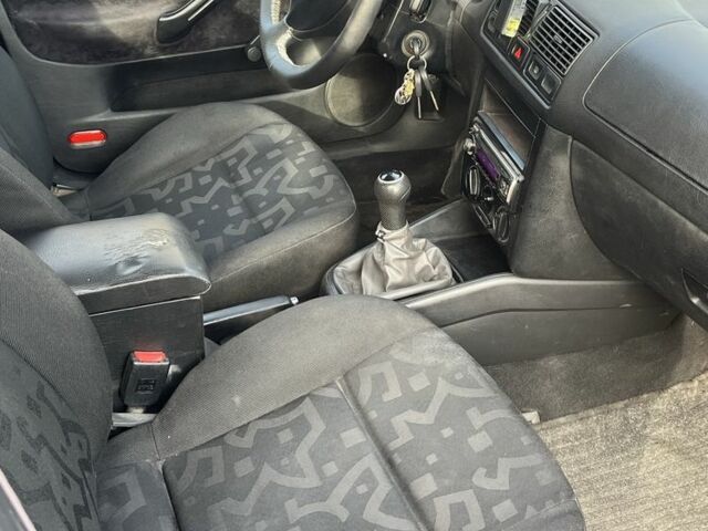 Синій Фольксваген Гольф, об'ємом двигуна 1.4 л та пробігом 326 тис. км за 3800 $, фото 4 на Automoto.ua