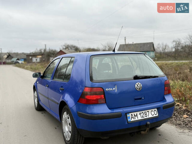 Синий Фольксваген Гольф, объемом двигателя 1.39 л и пробегом 213 тыс. км за 2750 $, фото 4 на Automoto.ua