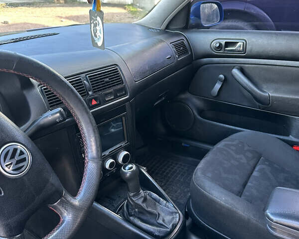 Синий Фольксваген Гольф, объемом двигателя 1.39 л и пробегом 255 тыс. км за 2950 $, фото 4 на Automoto.ua