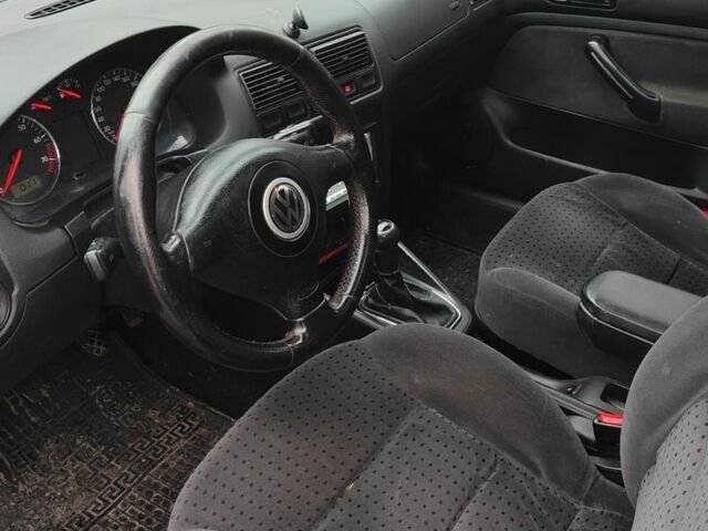 Синий Фольксваген Гольф, объемом двигателя 1.6 л и пробегом 280 тыс. км за 3000 $, фото 4 на Automoto.ua