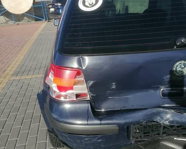 Синий Фольксваген Гольф, объемом двигателя 1.39 л и пробегом 333 тыс. км за 2700 $, фото 14 на Automoto.ua