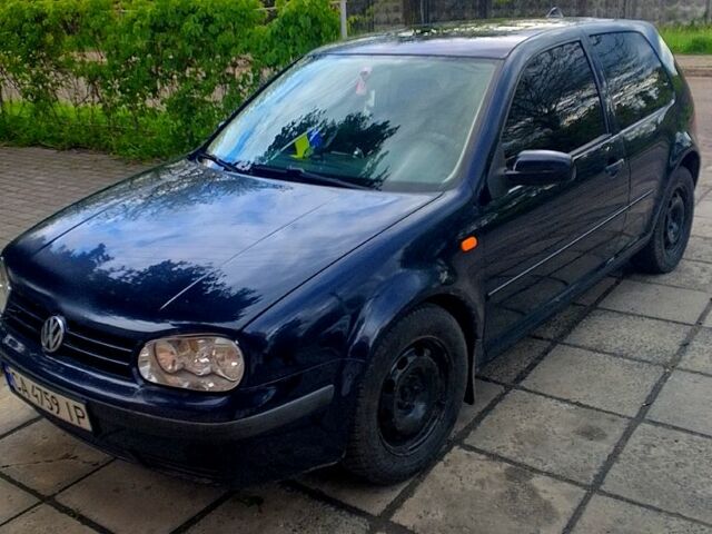 Синій Фольксваген Гольф, об'ємом двигуна 1.6 л та пробігом 330 тис. км за 3800 $, фото 1 на Automoto.ua