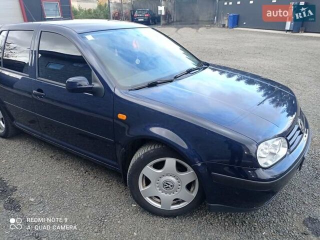 Синий Фольксваген Гольф, объемом двигателя 1.6 л и пробегом 300 тыс. км за 3600 $, фото 1 на Automoto.ua