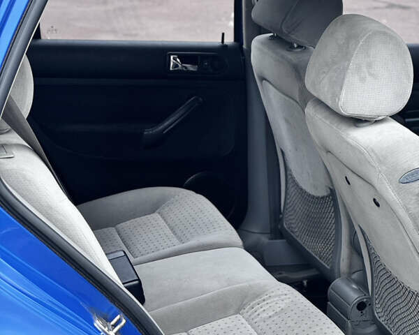 Синий Фольксваген Гольф, объемом двигателя 1.6 л и пробегом 308 тыс. км за 3450 $, фото 11 на Automoto.ua