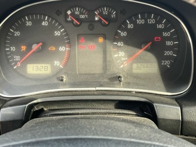 Синій Фольксваген Гольф, об'ємом двигуна 1.4 л та пробігом 326 тис. км за 3800 $, фото 5 на Automoto.ua