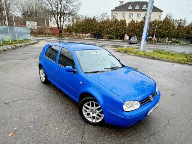 Синий Фольксваген Гольф, объемом двигателя 1.6 л и пробегом 340 тыс. км за 3350 $, фото 1 на Automoto.ua