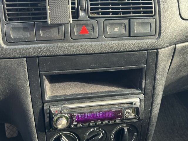 Синій Фольксваген Гольф, об'ємом двигуна 1.4 л та пробігом 326 тис. км за 3800 $, фото 6 на Automoto.ua