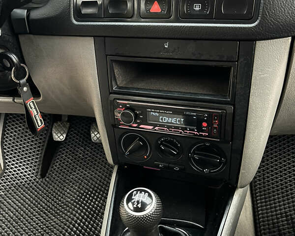 Синий Фольксваген Гольф, объемом двигателя 1.6 л и пробегом 308 тыс. км за 3450 $, фото 14 на Automoto.ua