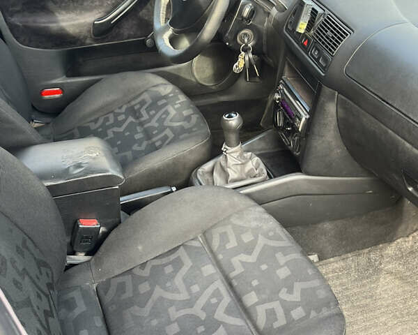 Синій Фольксваген Гольф, об'ємом двигуна 1.39 л та пробігом 326 тис. км за 3700 $, фото 7 на Automoto.ua