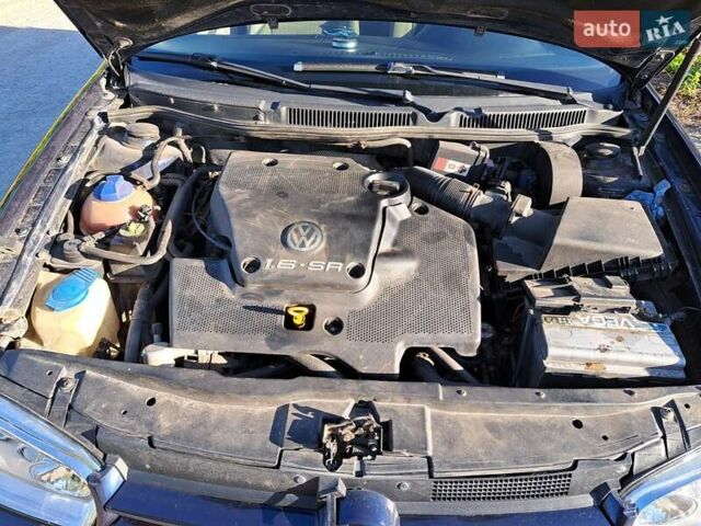 Синий Фольксваген Гольф, объемом двигателя 1.6 л и пробегом 500 тыс. км за 4000 $, фото 4 на Automoto.ua