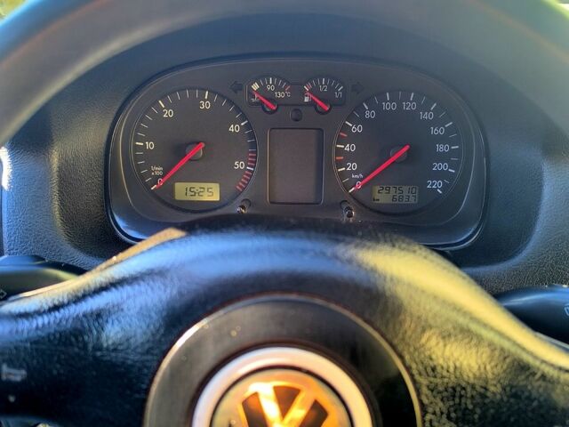 Синий Фольксваген Гольф, объемом двигателя 1.9 л и пробегом 297 тыс. км за 2950 $, фото 4 на Automoto.ua