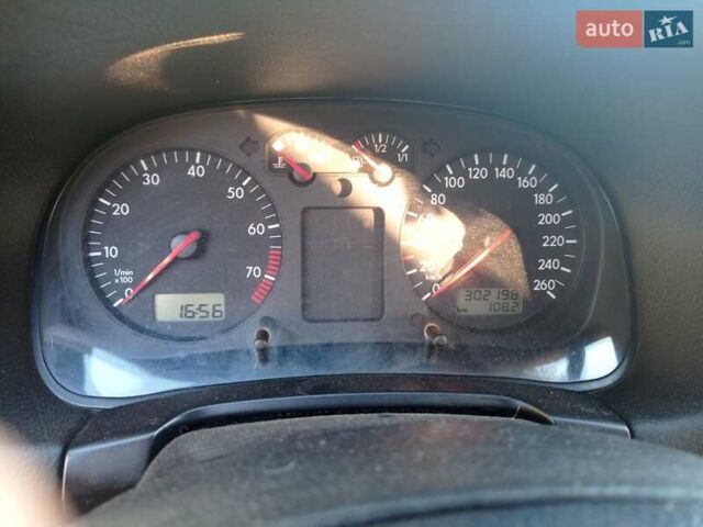 Синий Фольксваген Гольф, объемом двигателя 1.6 л и пробегом 300 тыс. км за 3600 $, фото 17 на Automoto.ua
