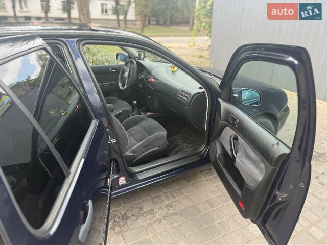 Синій Фольксваген Гольф, об'ємом двигуна 1.6 л та пробігом 196 тис. км за 4100 $, фото 5 на Automoto.ua