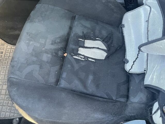 Синий Фольксваген Гольф, объемом двигателя 1.9 л и пробегом 340 тыс. км за 2500 $, фото 6 на Automoto.ua