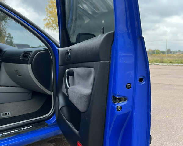 Синий Фольксваген Гольф, объемом двигателя 1.6 л и пробегом 308 тыс. км за 3450 $, фото 18 на Automoto.ua