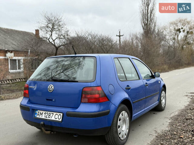 Синий Фольксваген Гольф, объемом двигателя 1.39 л и пробегом 213 тыс. км за 2750 $, фото 6 на Automoto.ua