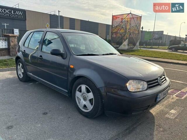 Синий Фольксваген Гольф, объемом двигателя 1.39 л и пробегом 247 тыс. км за 2850 $, фото 1 на Automoto.ua
