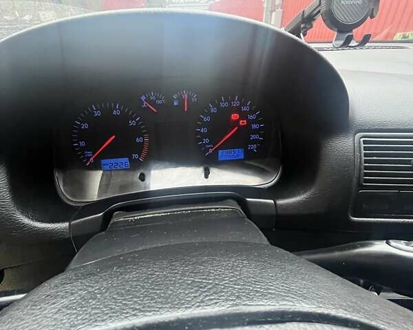 Синий Фольксваген Гольф, объемом двигателя 1.39 л и пробегом 289 тыс. км за 3800 $, фото 4 на Automoto.ua