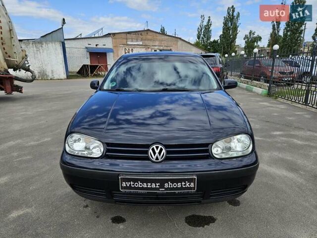 Синий Фольксваген Гольф, объемом двигателя 1.6 л и пробегом 230 тыс. км за 3900 $, фото 1 на Automoto.ua