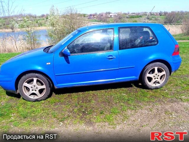 Синій Фольксваген Гольф, об'ємом двигуна 1.6 л та пробігом 330 тис. км за 3700 $, фото 1 на Automoto.ua