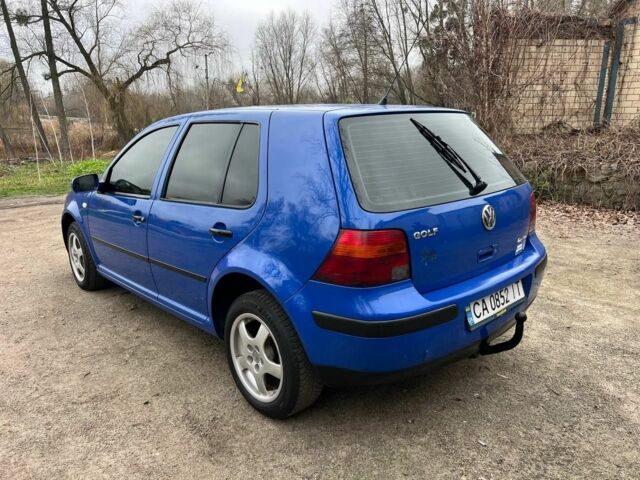Синий Фольксваген Гольф, объемом двигателя 1.4 л и пробегом 299 тыс. км за 3350 $, фото 2 на Automoto.ua
