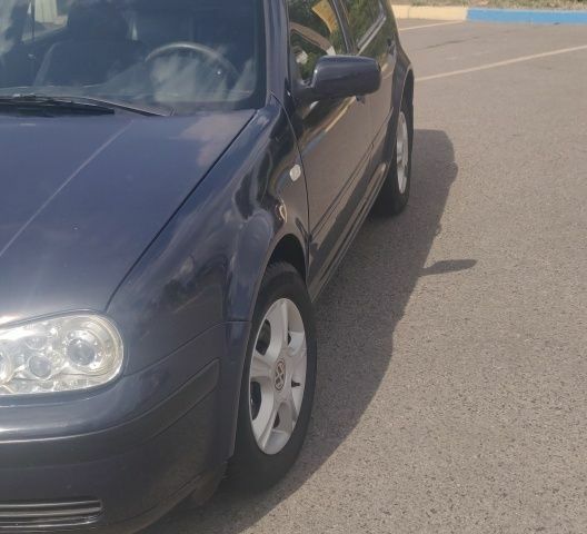 Синий Фольксваген Гольф, объемом двигателя 1.9 л и пробегом 500 тыс. км за 2000 $, фото 1 на Automoto.ua