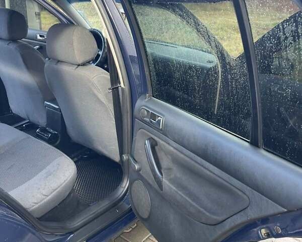 Синий Фольксваген Гольф, объемом двигателя 1.39 л и пробегом 246 тыс. км за 3700 $, фото 3 на Automoto.ua