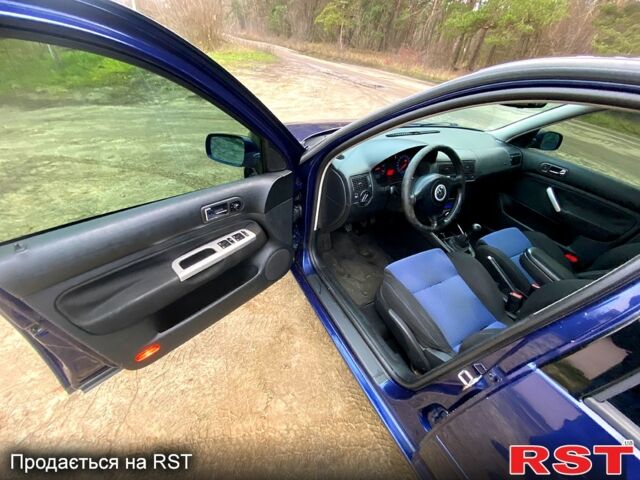 Синий Фольксваген Гольф, объемом двигателя 1.6 л и пробегом 0 тыс. км за 3600 $, фото 11 на Automoto.ua