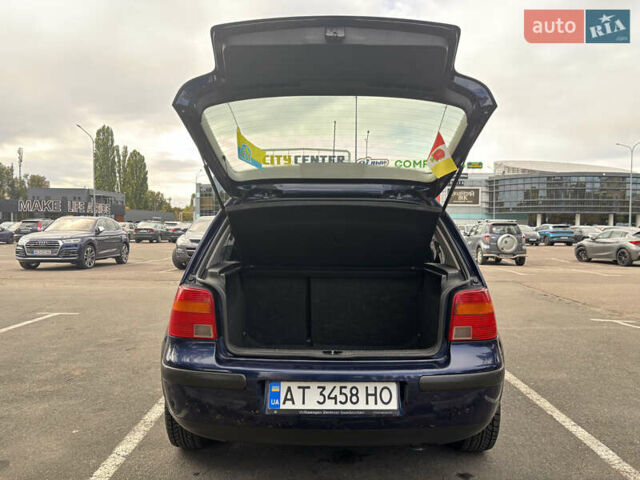 Синий Фольксваген Гольф, объемом двигателя 1.6 л и пробегом 300 тыс. км за 3800 $, фото 5 на Automoto.ua