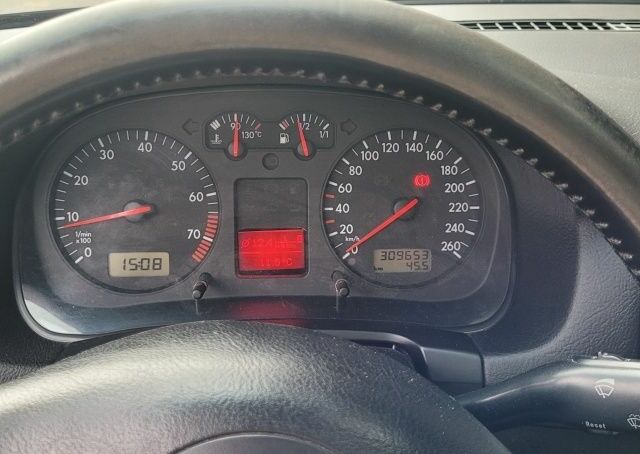 Синій Фольксваген Гольф, об'ємом двигуна 1.6 л та пробігом 310 тис. км за 4600 $, фото 3 на Automoto.ua