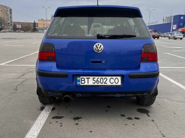 Синий Фольксваген Гольф, объемом двигателя 1.6 л и пробегом 300 тыс. км за 3200 $, фото 2 на Automoto.ua