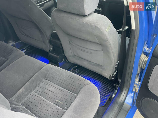 Синій Фольксваген Гольф, об'ємом двигуна 1.39 л та пробігом 240 тис. км за 3555 $, фото 19 на Automoto.ua