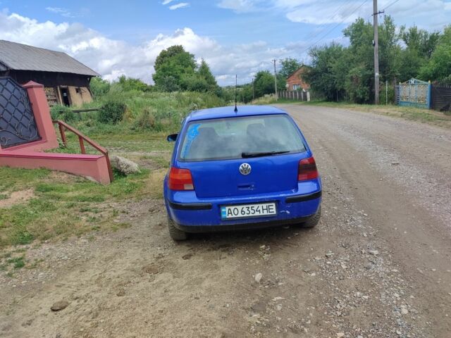 Синий Фольксваген Гольф, объемом двигателя 1.6 л и пробегом 370 тыс. км за 3400 $, фото 2 на Automoto.ua